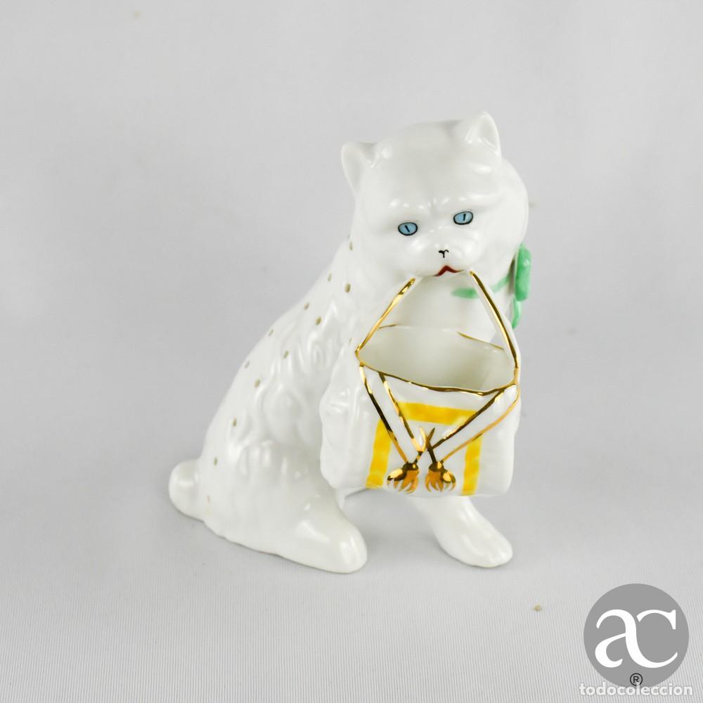 Antig&uuml;edades: Paliteiro Gato com cesto em porcelana Vista Alegre