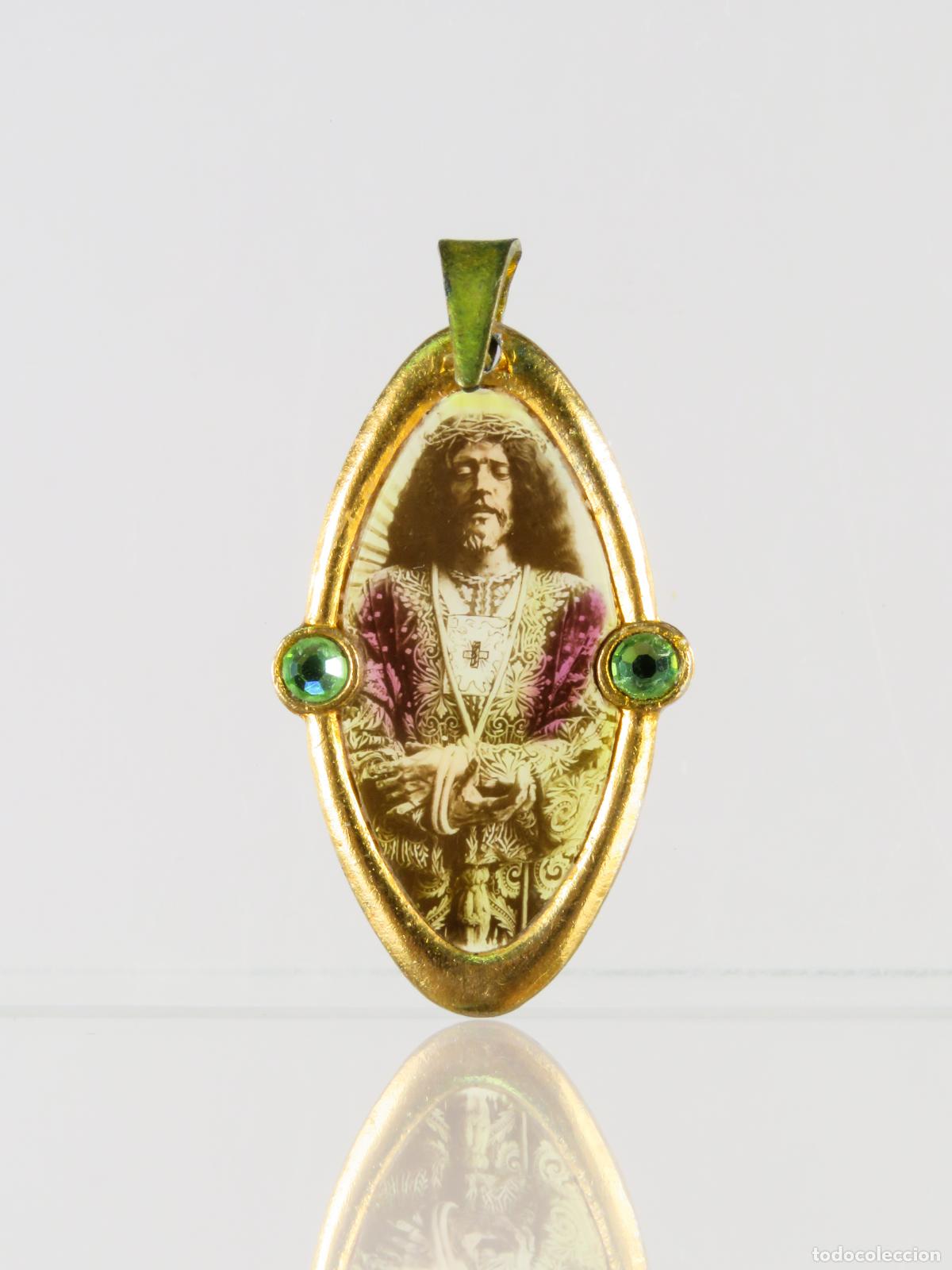 Antig&uuml;edades: Medalla Cristo Medinaceli metal dorado primera mitad S XX