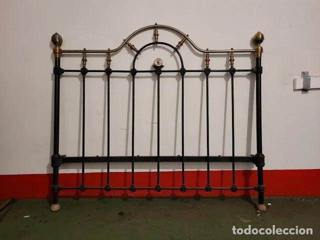 Antig&uuml;edades: CABECERO ANTIGUO DE CAMA