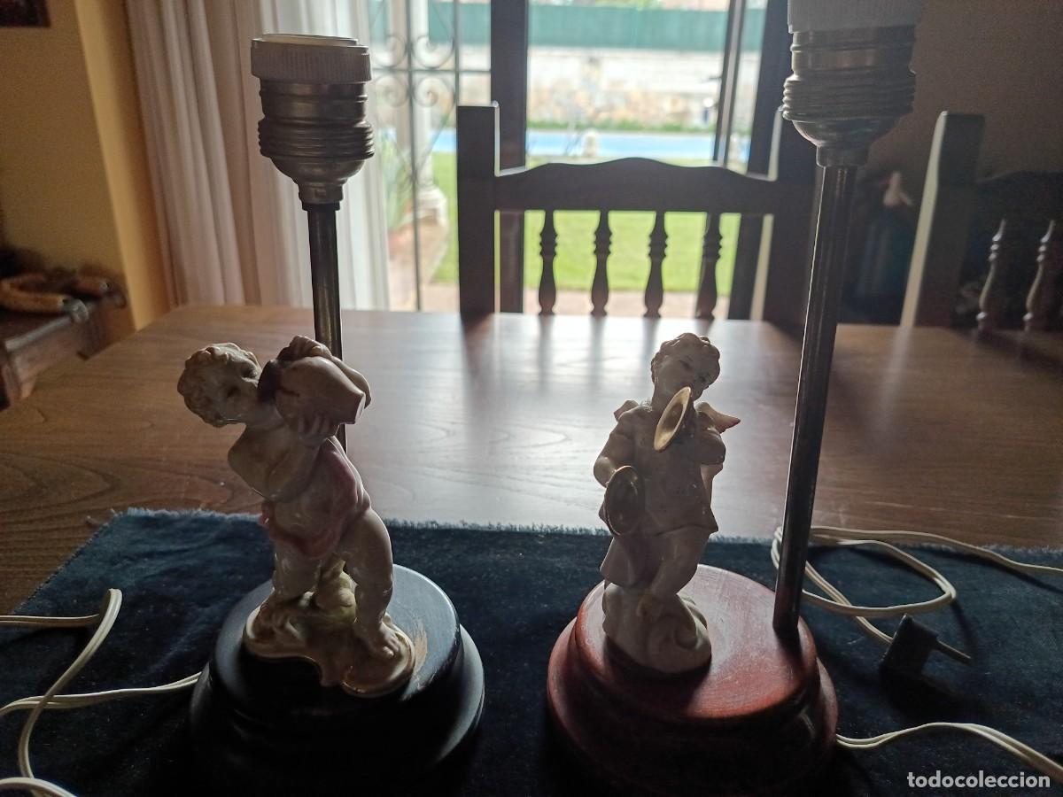 Antig&uuml;edades: Dos antiguos portal&aacute;mparas con angelitos en porcelana europea