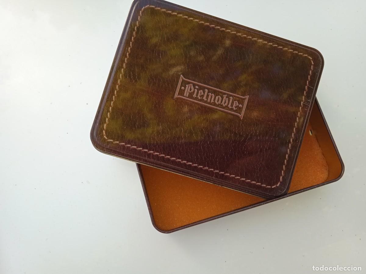 Antig&uuml;edades: CAJA METALICA *PIELNOBLE*