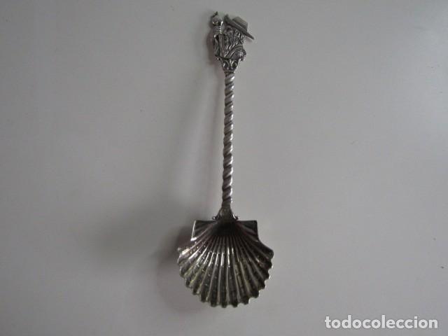 Antig&uuml;edades: PRECIOSA CUCHARILLA DE PLATA DE LEY FORMA CONCHA DE SANTIAGO 20 GR