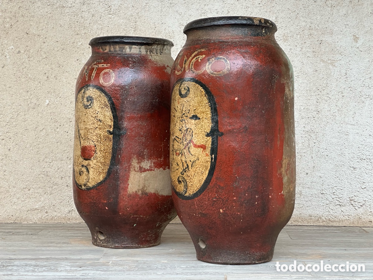 Antig&uuml;edades: Pareja de tinajas antiguas de vino policromadas.Alfarer&iacute;a popular.C&aacute;ntaro vasija cuba bodega taberna