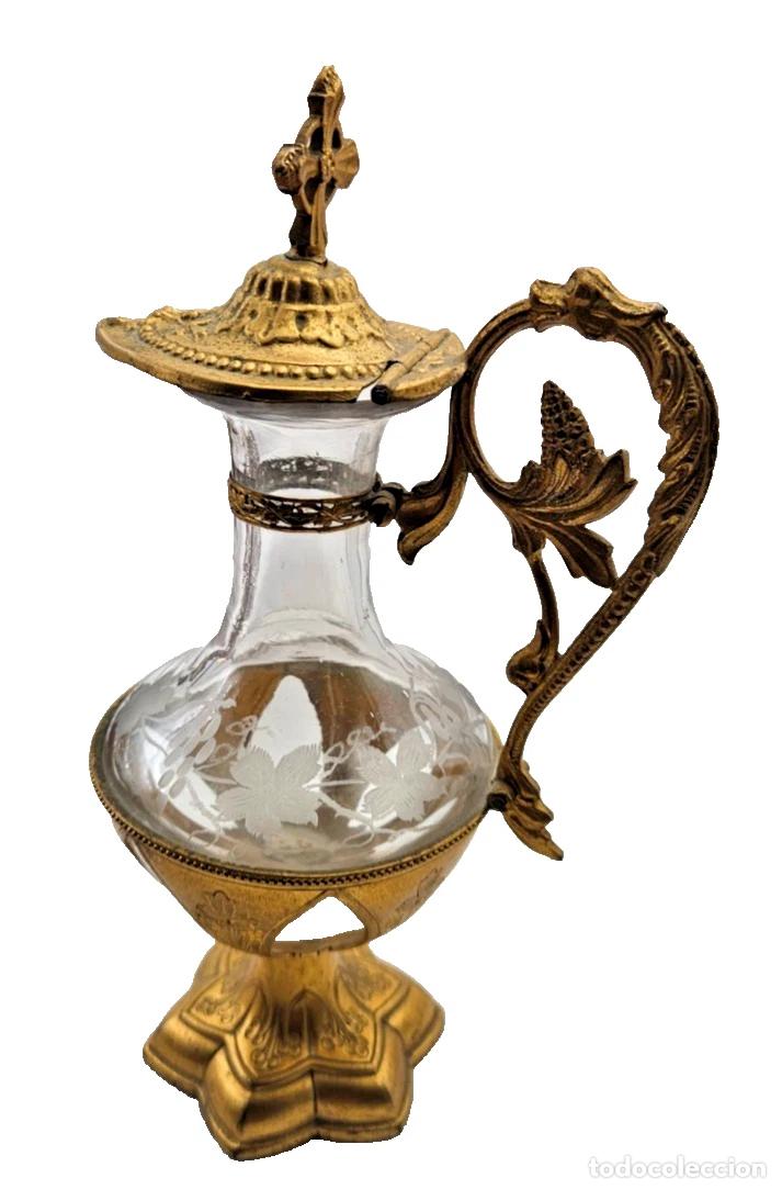 Antig&uuml;edades: XIX SIECLE BURETTE AIGUIERE LITHURGIQUE EN VERRE CISELE MONTURE LAITON DORE