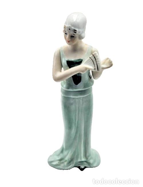 Antig&uuml;edades: STATUETTE FEMININE STYLE ART DECO EN PORCELAINE POLYCHROME CAPODIMONTE H 16 CM