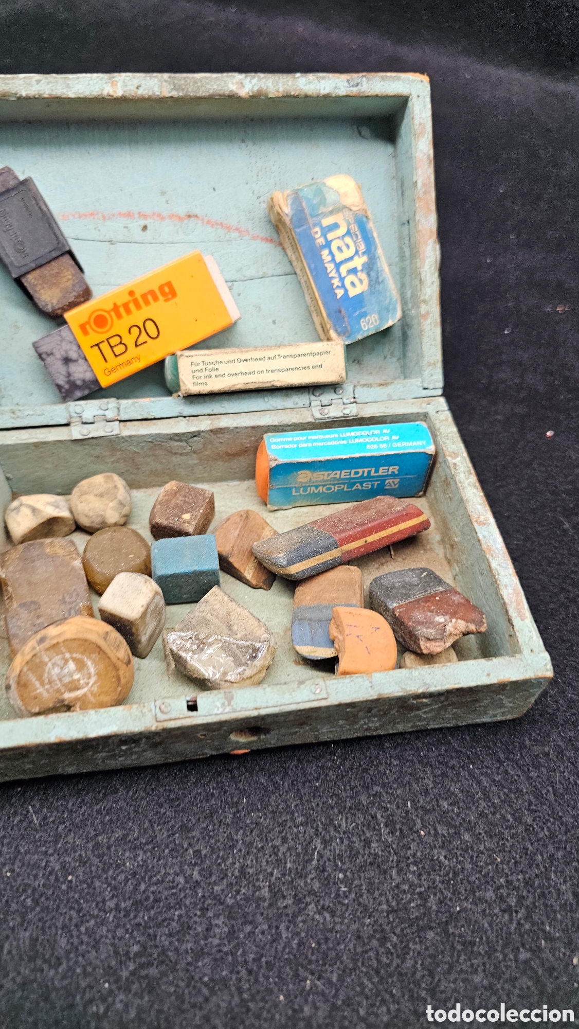 Antig&uuml;edades: Antiguo estuche de madera con gomas varias.... - Foto 4