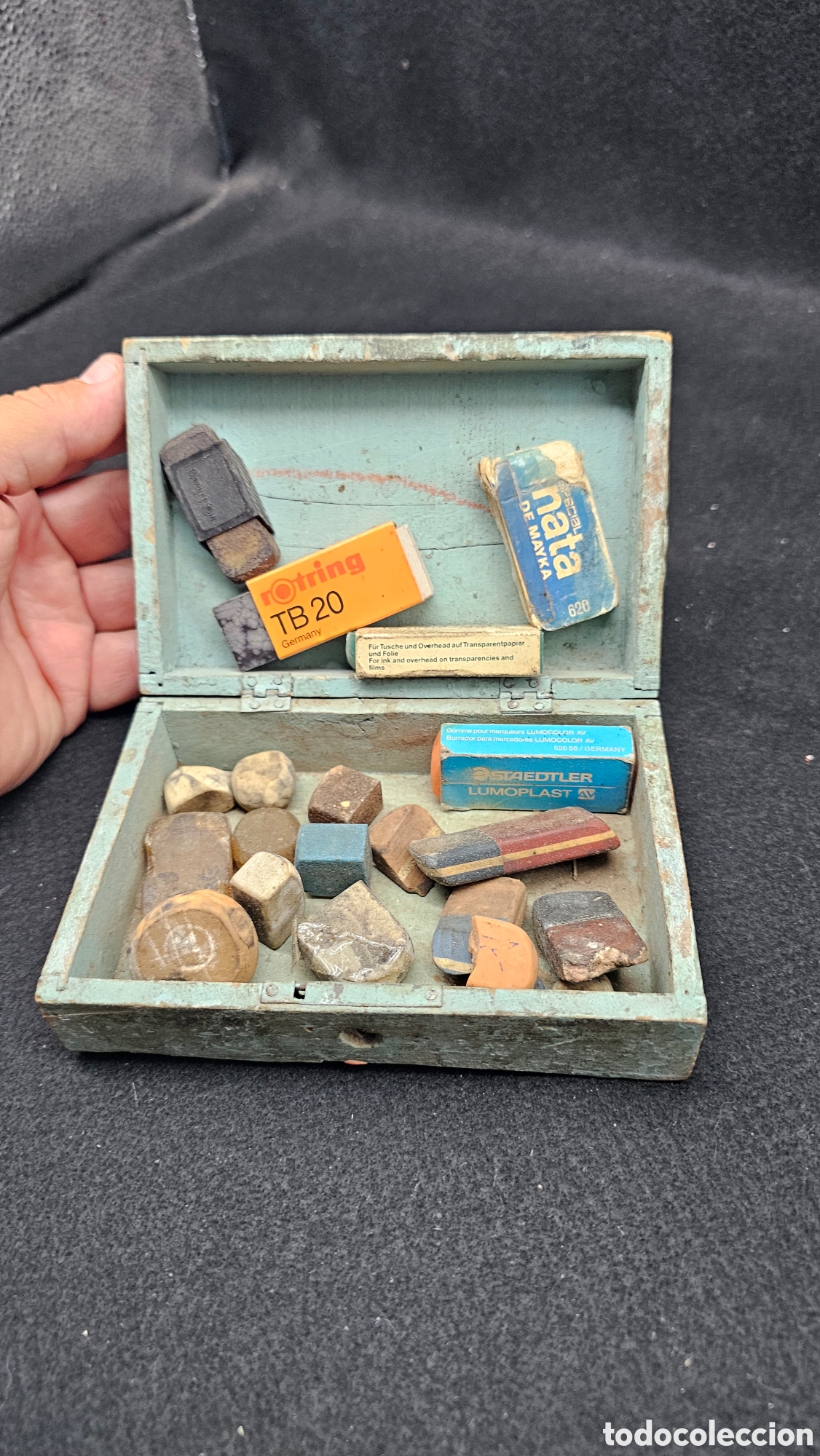 Antig&uuml;edades: Antiguo estuche de madera con gomas varias.... - Foto 6