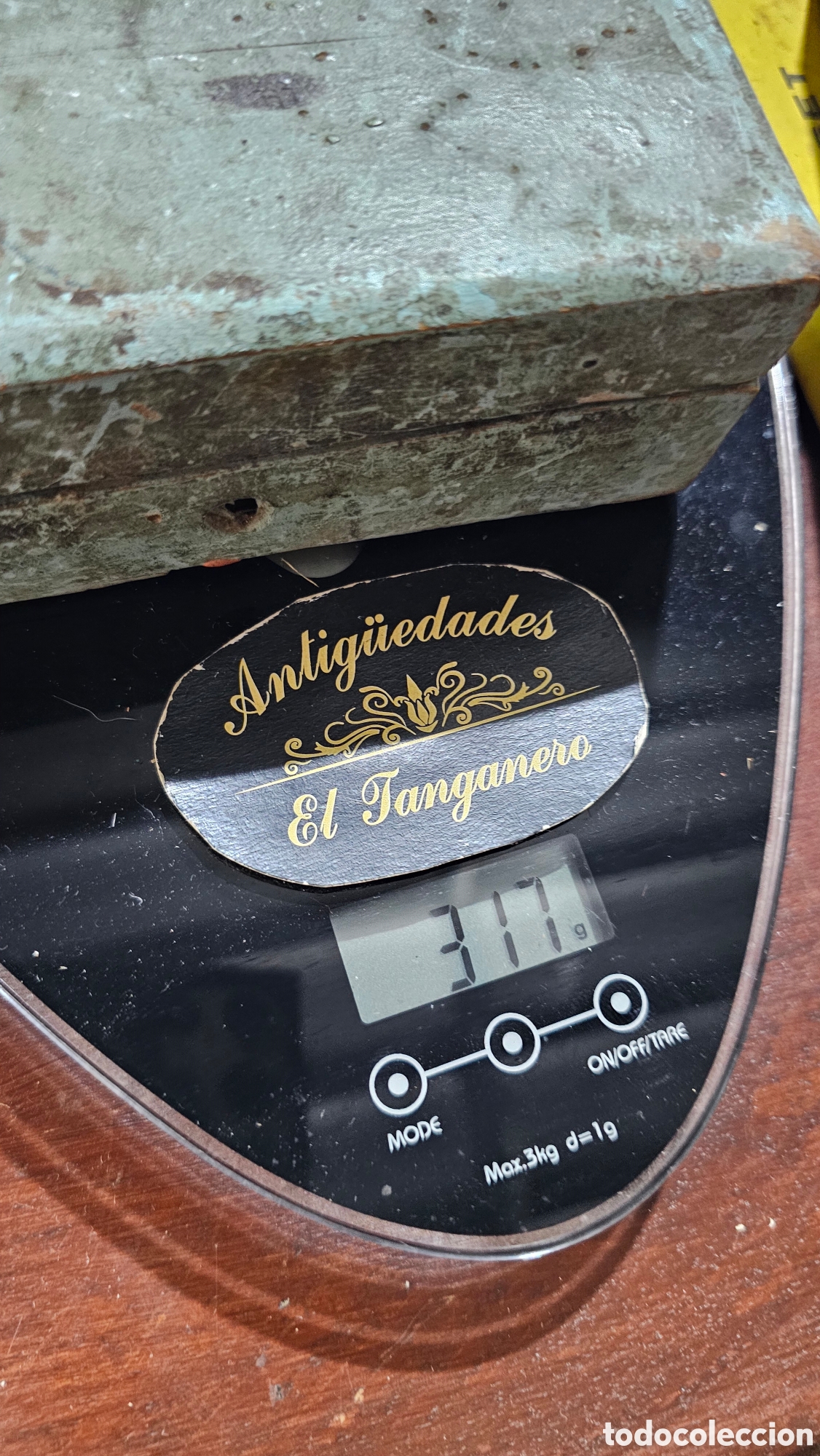 Antig&uuml;edades: Antiguo estuche de madera con gomas varias.... - Foto 10