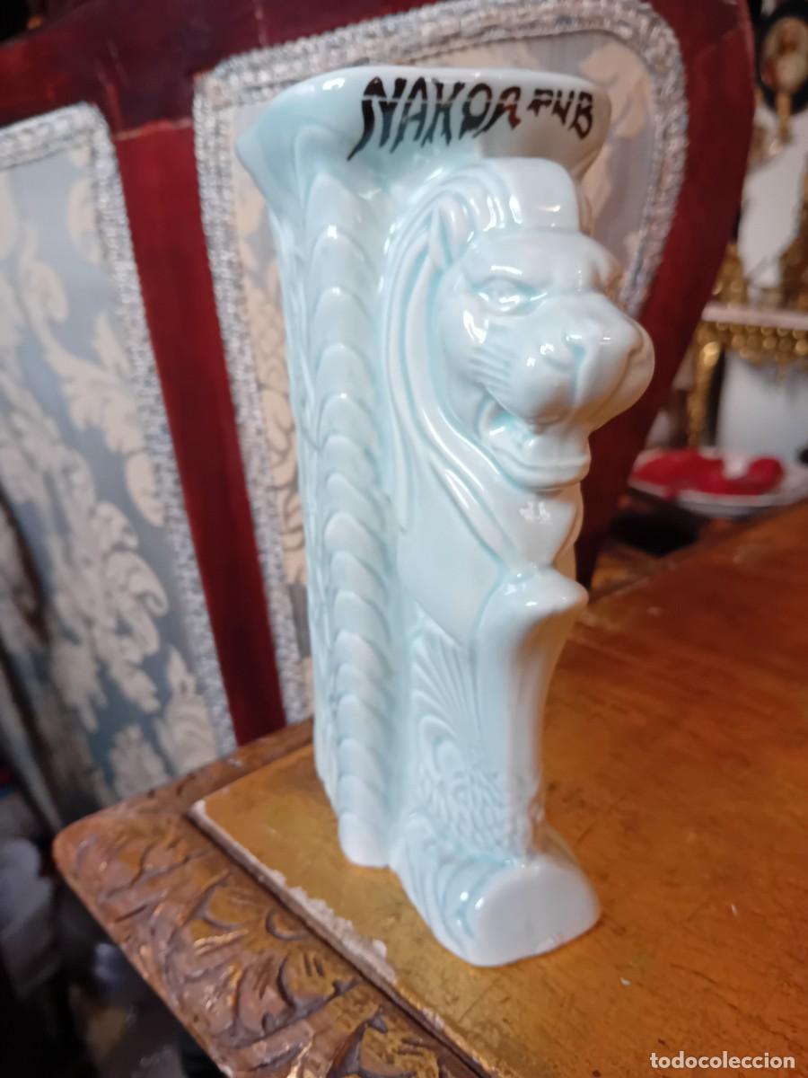 Antig&uuml;edades: Vaso Tiki, ceramista Arte 4, con inscripci&oacute;n arriba Nakoa Pub.