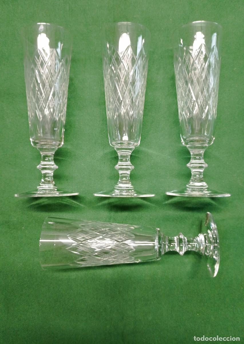 Antig&uuml;edades: Cuatro copas champ&aacute;n. Art Dec&oacute;. Cristal tallado.