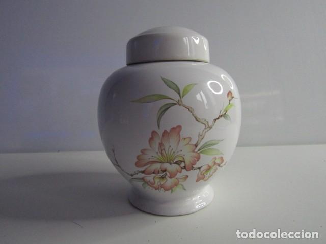 Antig&uuml;edades: PRECIOSAO TARRO DE JENJIBRE DE PORCENA ANTIGUO TAMBIEN DE BOTICA MOTIVOS FLORALES