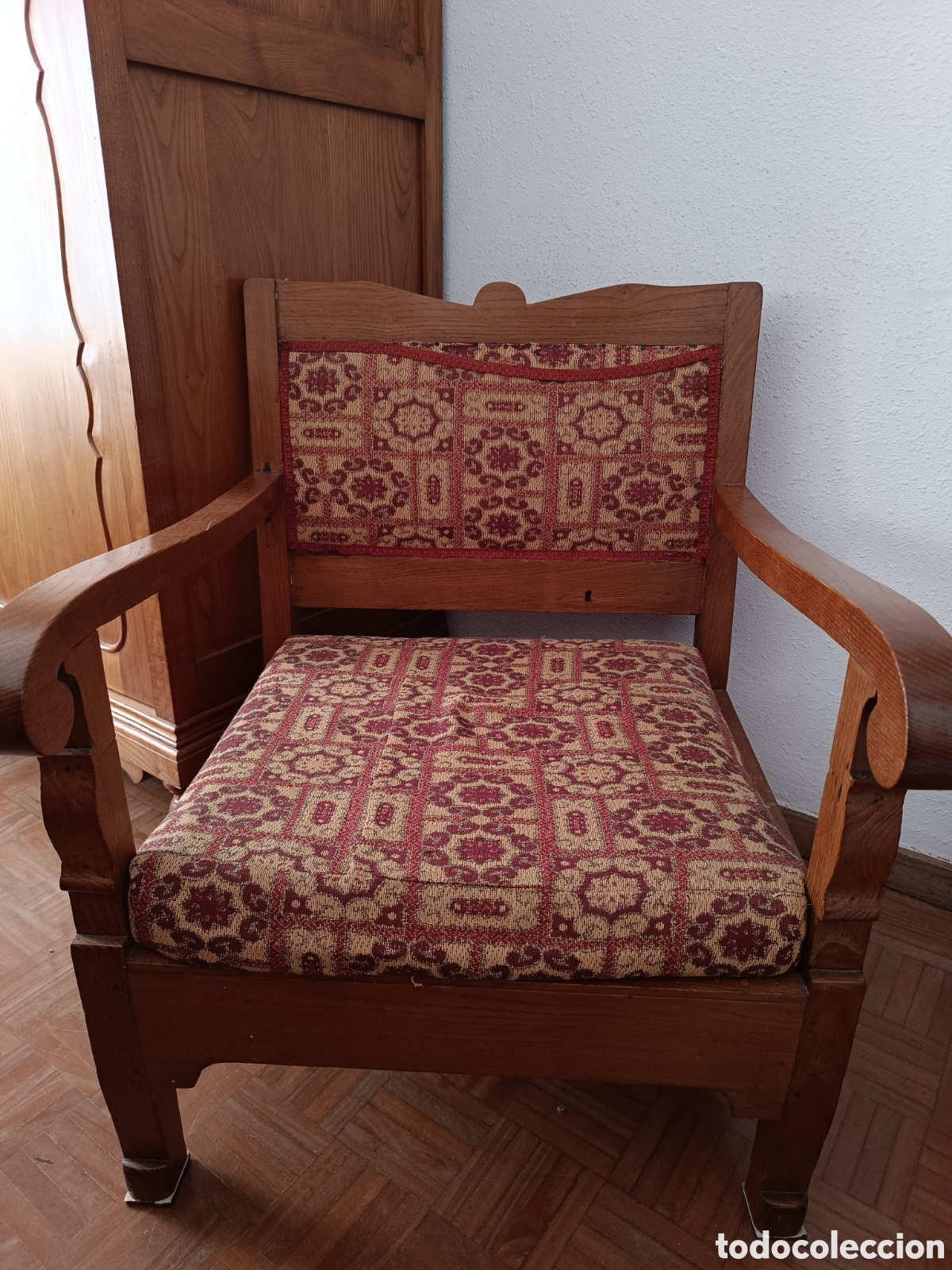 Antig&uuml;edades: Sill&oacute;n antiguo madera casta&ntilde;o