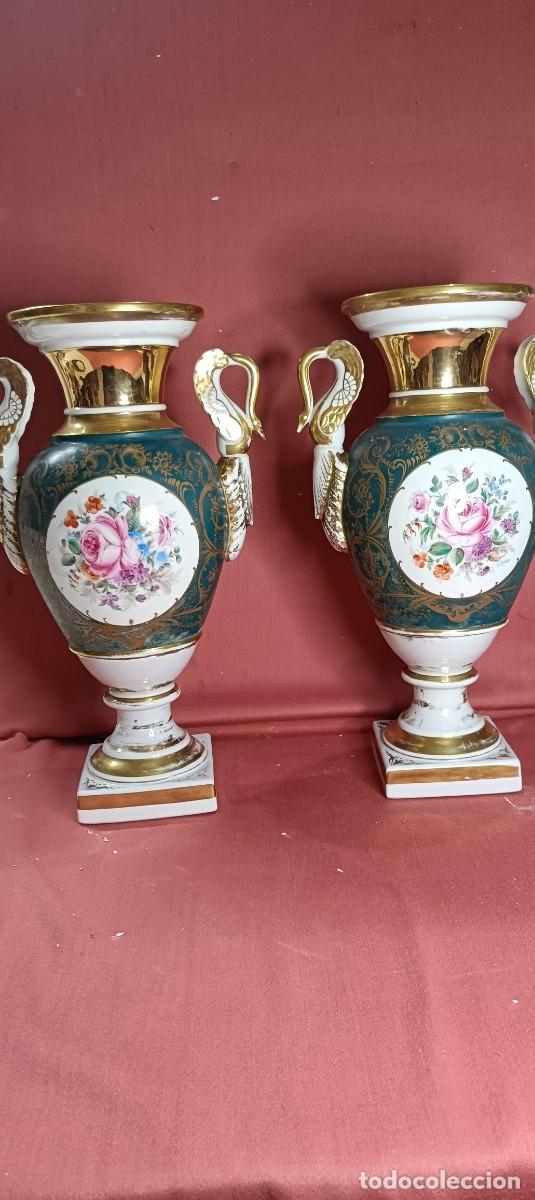 Antig&uuml;edades: PAREJA DE JARRONES DE PORCELANA FRANCESA &ndash; ESTILO S&Egrave;VRES &ndash; SIGLO XIX