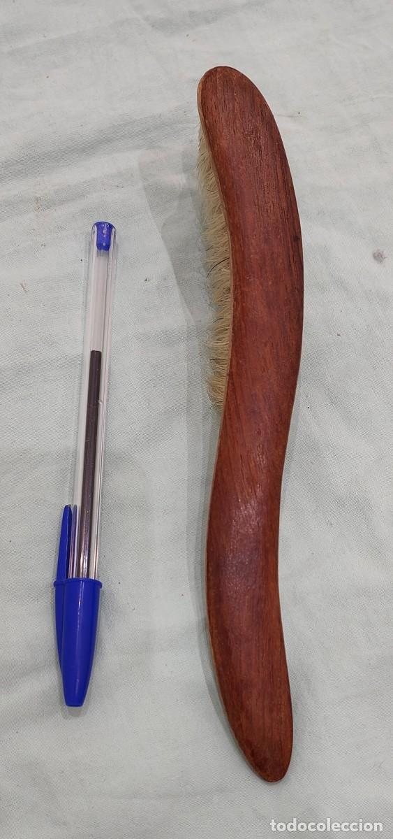 Antig&uuml;edades: Cepillo madera peque&ntilde;o,curvo,20 ctms.