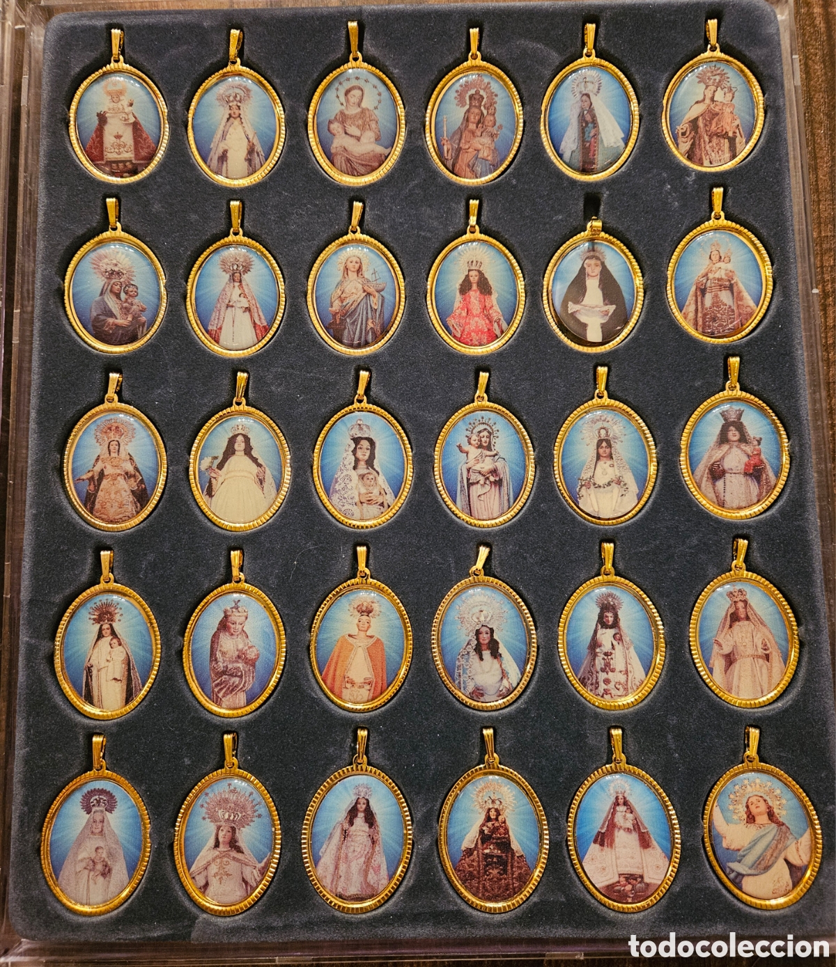 Antig&uuml;edades: ENV&Iacute;O GRATIS! Colecci&oacute;n COMPLETA 30 Medallas Esmaltadas &rdquo;V&iacute;rgenes de Asturias&rdquo; en Estuche + L&aacute;mina