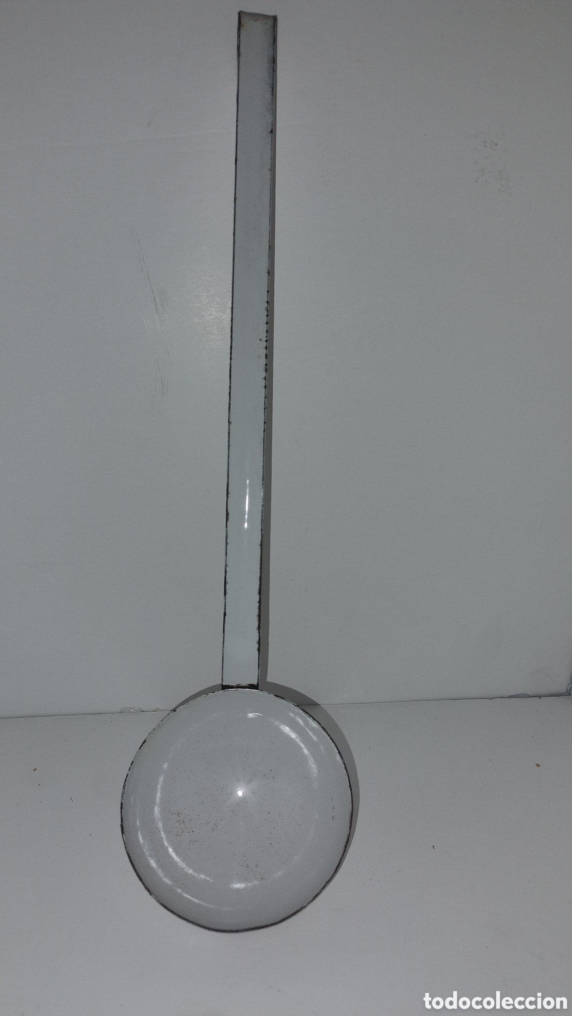 Antig&uuml;edades: Cazo o cuchar&oacute;n de hierro esmaltado