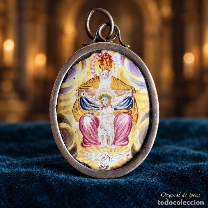 Antig&uuml;edades: (ANT-260923)RELICARIO DE PLATA DEL ESPIRITU SANTO,DIOS ,PADRE E HIJO, SIGLO XIX (REVERSO CABELLO E H
