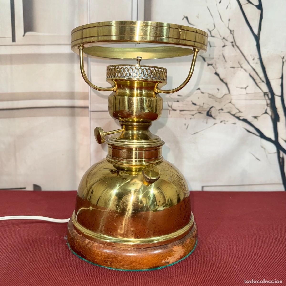 Antig&uuml;edades: L&aacute;mpara de Aceite Aladdin Antigua, con Base S&oacute;lida y Electrificada.