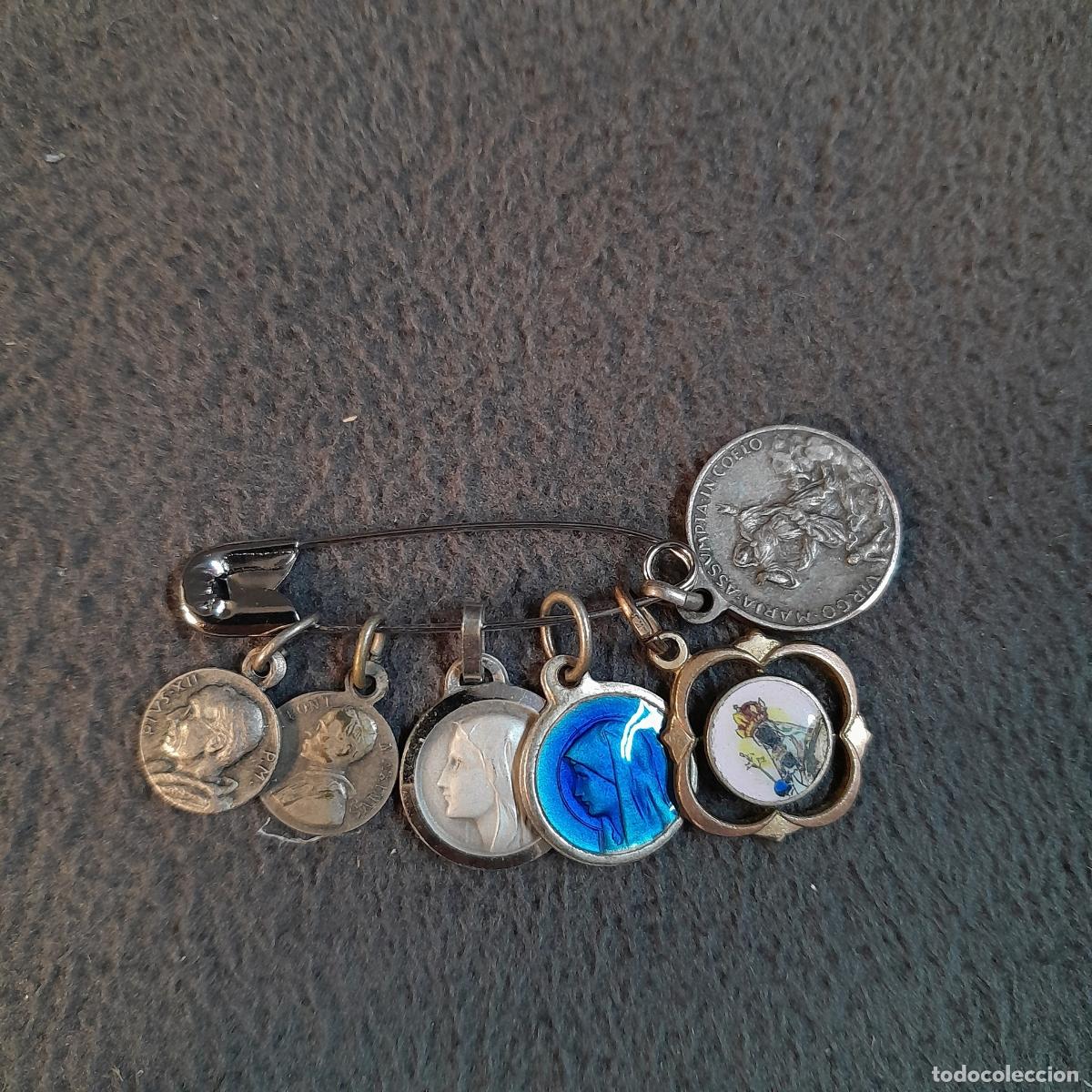 Antig&uuml;edades: J-4593. LOTE DE SEIS MEDALLAS Y COLGANTES RELIGIOSOS. METAL Y ESMALTE. MEDIOS DEL SIGLO XX