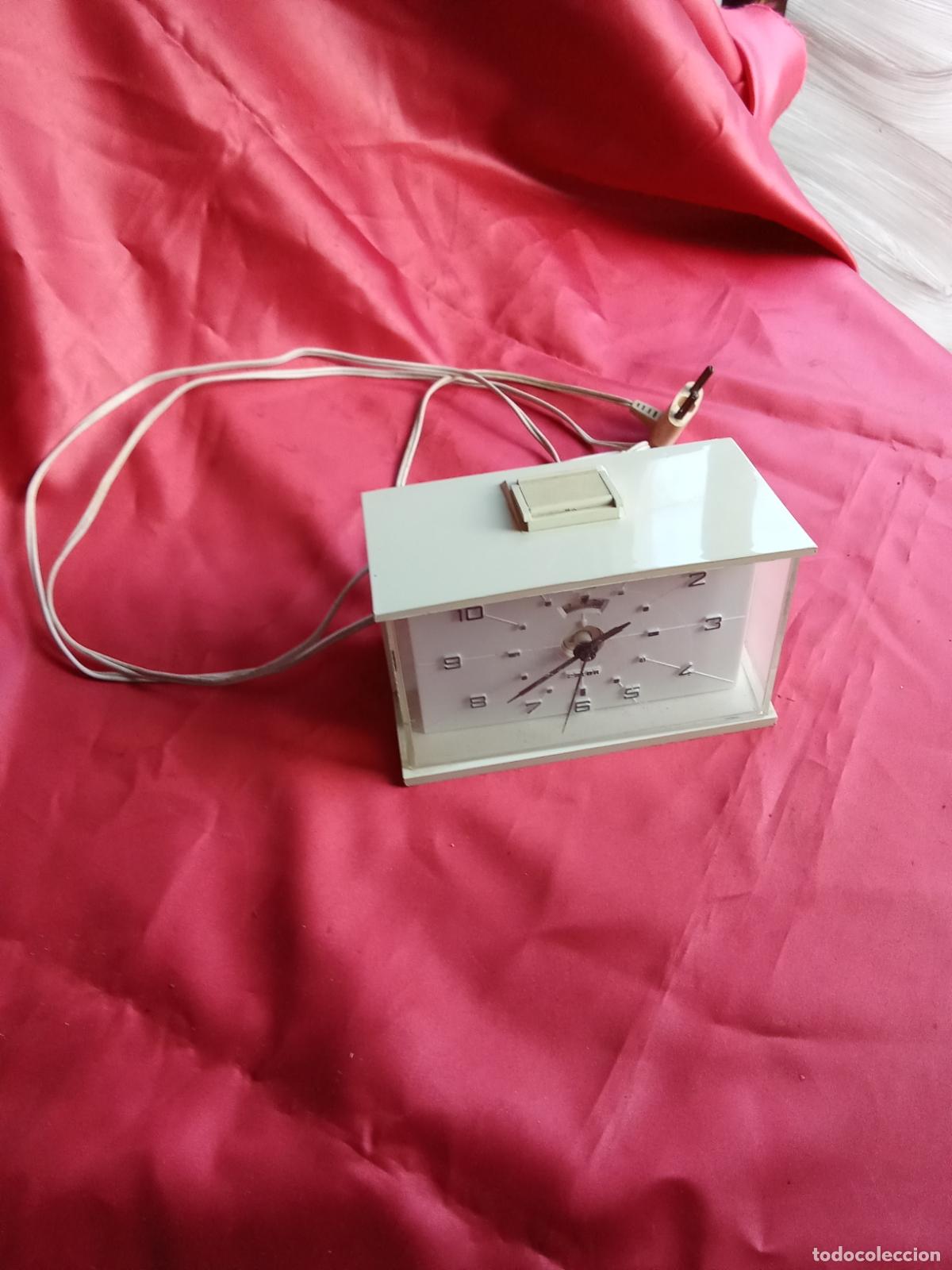 Antig&uuml;edades: Reloj el&eacute;ctrico Franc&eacute;s marca Calor, funciona. Vitrina 11