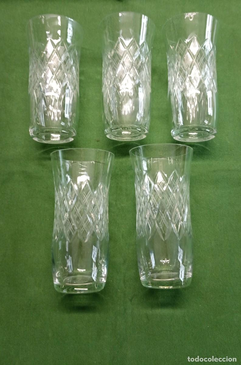 Antig&uuml;edades: Cinco vasos agua. Art Dec&oacute;. Cristal tallado.