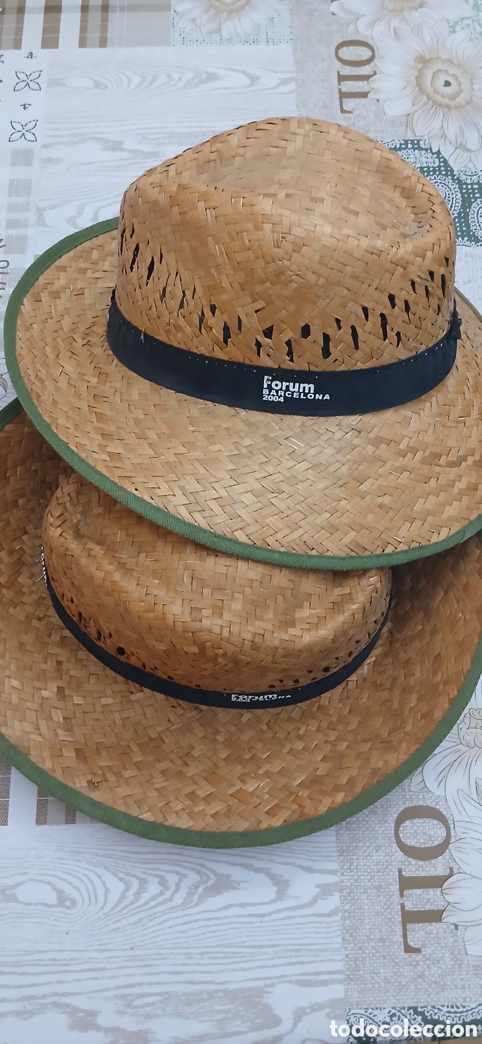 Antig&uuml;edades: 2 SOMBREROS F&Ograve;RUM BARCELONA 2004 &ndash; ORIGINAL &ndash; MEMORABILIA COLECCI&Oacute;N