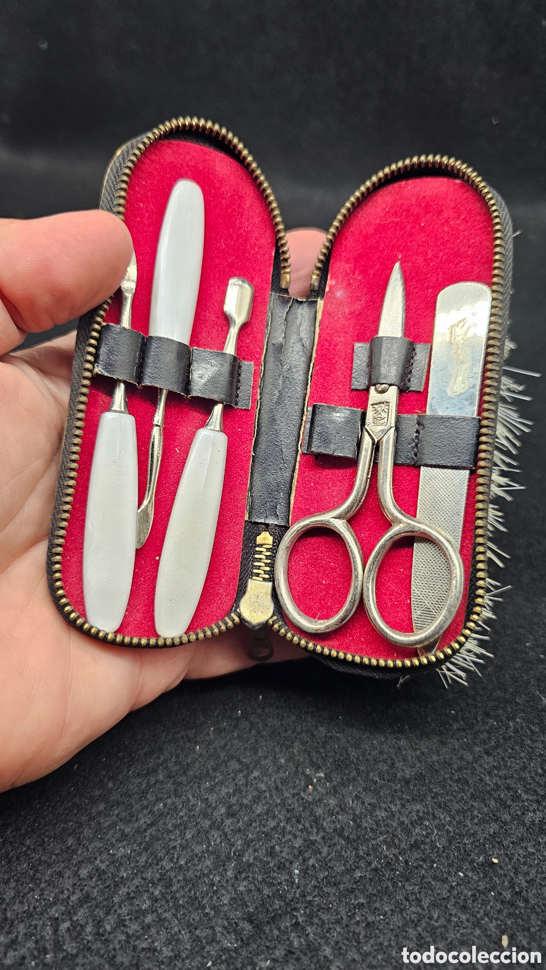 Antig&uuml;edades: Cepillo/ estuche de manicura vintage de viaje