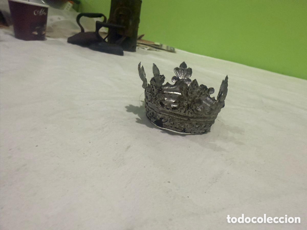 Antig&uuml;edades: Antigua corona religiosa de metal plateado para &aacute;ngel o talla de madera &ndash; siglo XIX