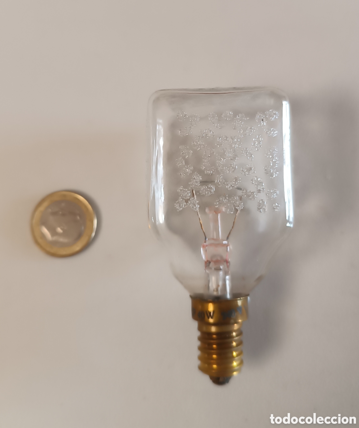 Antig&uuml;edades: Cuatro RARAS CURIOSAS BOMBILLAS Cuadradas/Cubo Neolamp 40 W. Made in Italy, casquillo peque&ntilde;o. FUNCI