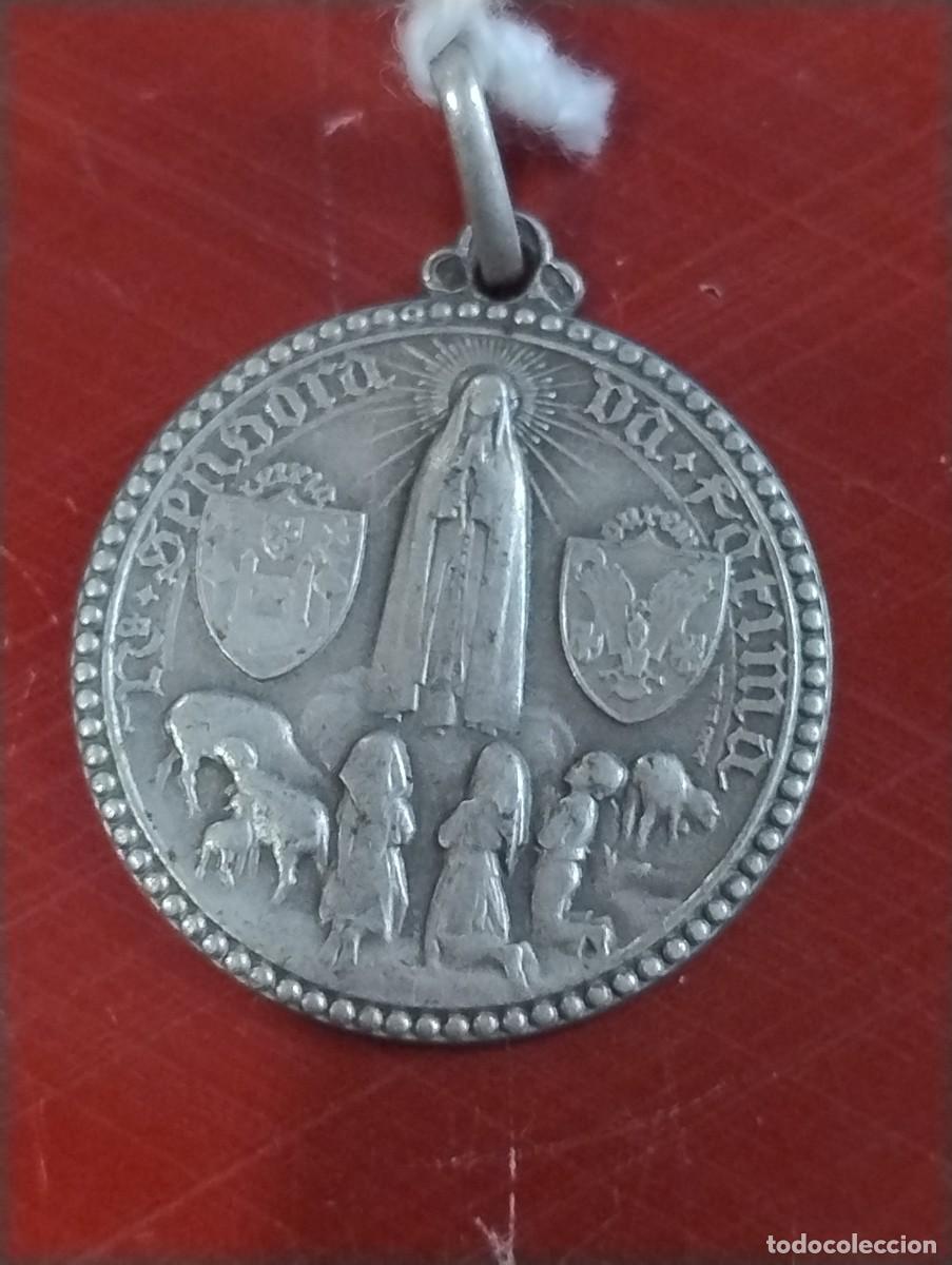 Antig&uuml;edades: Antigua medalla de la Virgen de F&aacute;tima. Unos 2 cm de di&aacute;metro.