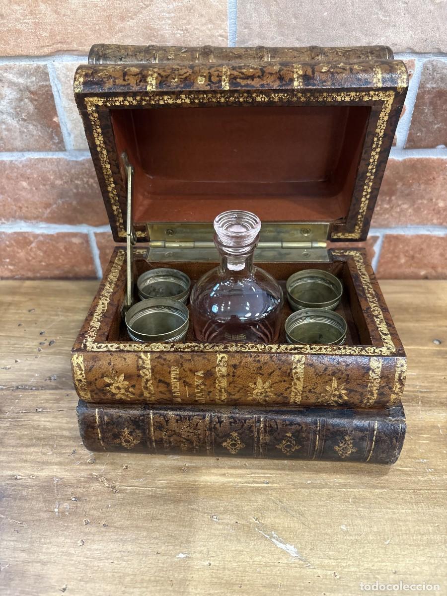 Antig&uuml;edades: Licorero antiguo tipo caja secreta apilada de libros (ca. 1850)