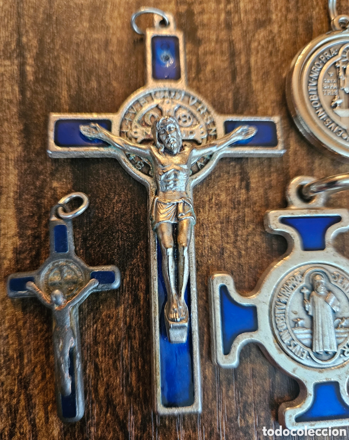 Antig&uuml;edades: LOTE SAN BENITO Y CRUZ PECTORAL 8 CM! 5 PIEZAS ESMALTE AZUL - PROTECCI&Oacute;N EXORCISTA - &iexcl;ENV&Iacute;O GRATIS!