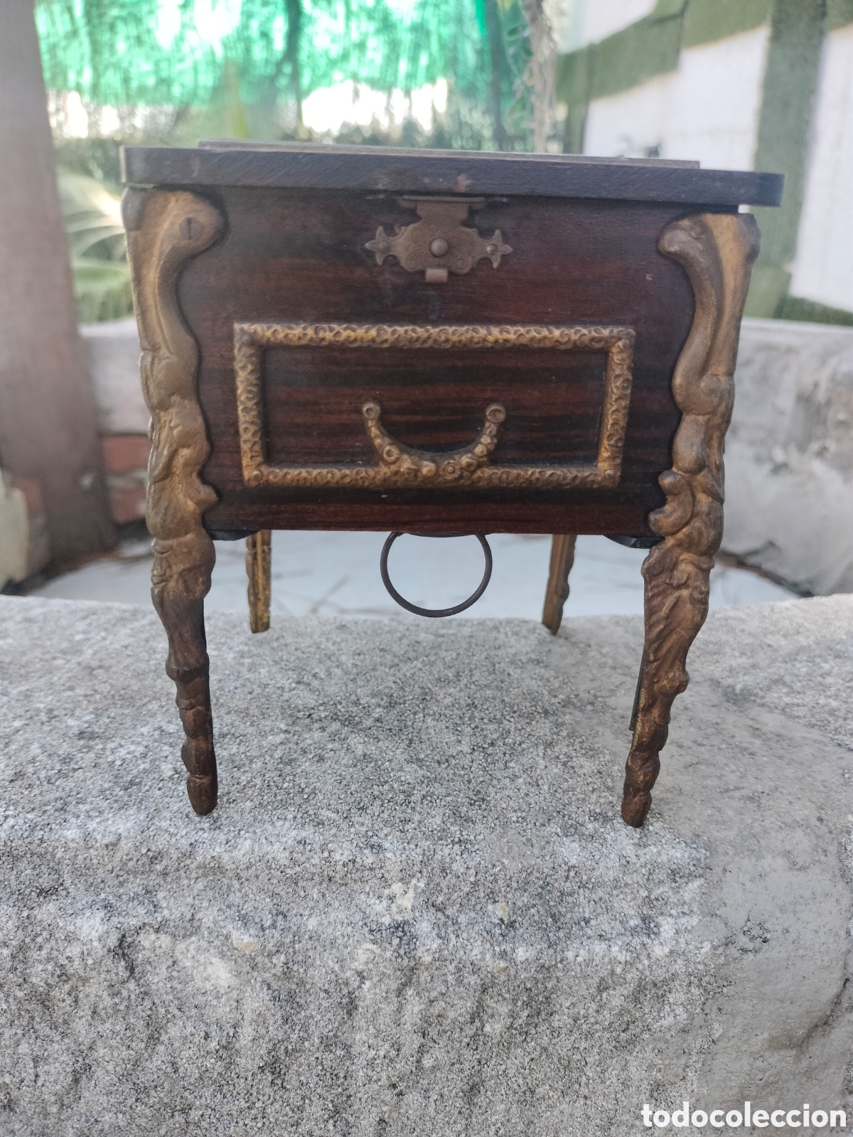 Antig&uuml;edades: Distribuidor antiguo de cigarrillos franc&eacute;s final siglo XIX
