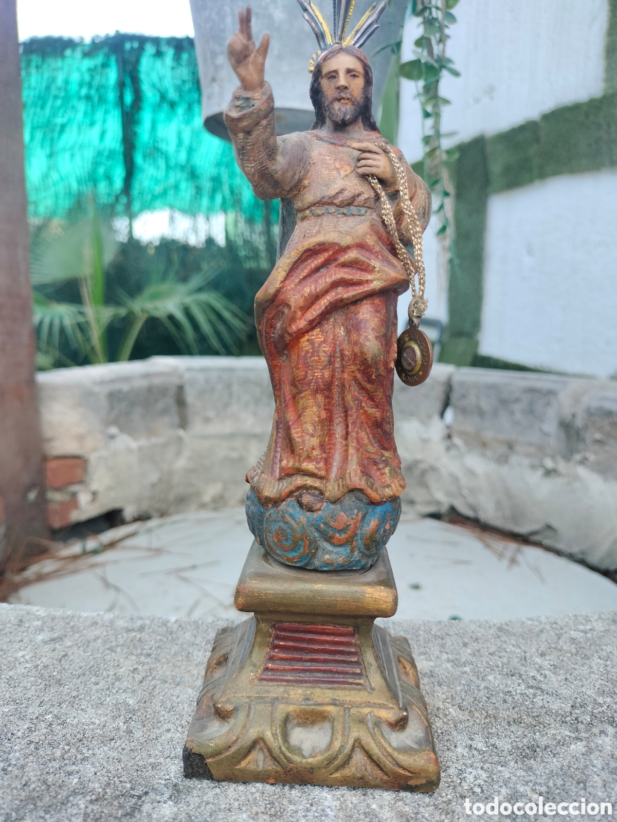 Antig&uuml;edades: Antigua figura religiosa siglo XVIII resplandor en plata estuco madera