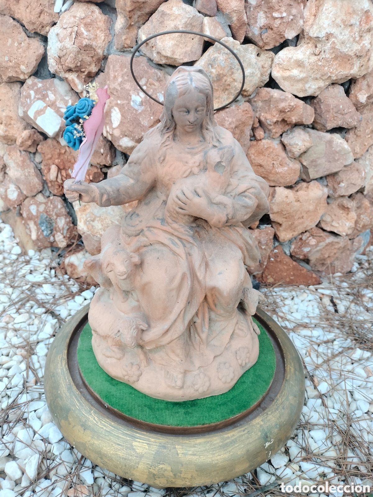 Antig&uuml;edades: Antigua divina Pastora es de gran tama&ntilde;o realizado en terracota en peana de madera