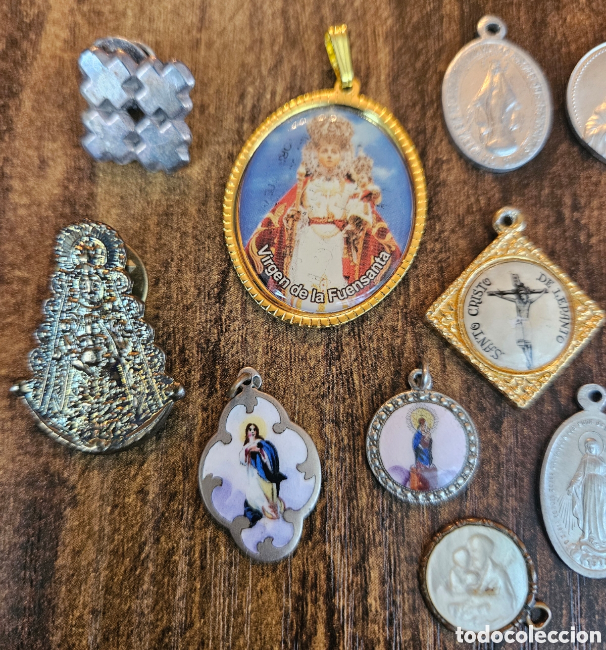 Antig&uuml;edades: LOTE MEDALLAS RELIGIOSAS Y ESMALTES: BARCELONA, LEPANTO, FUENSANTA - &iexcl;ENV&Iacute;O GRATIS!