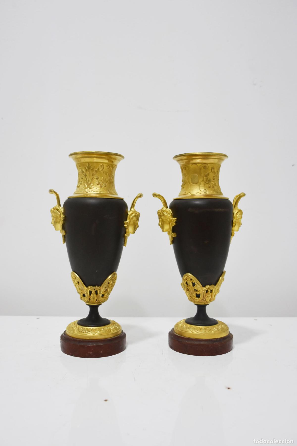Antig&uuml;edades: Pareja jarrones imperio bronce patinado