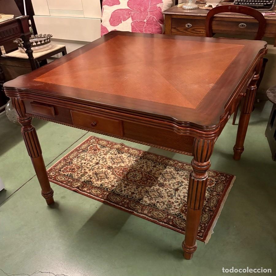 Antig&uuml;edades: Mesa Cuadrada de Juego