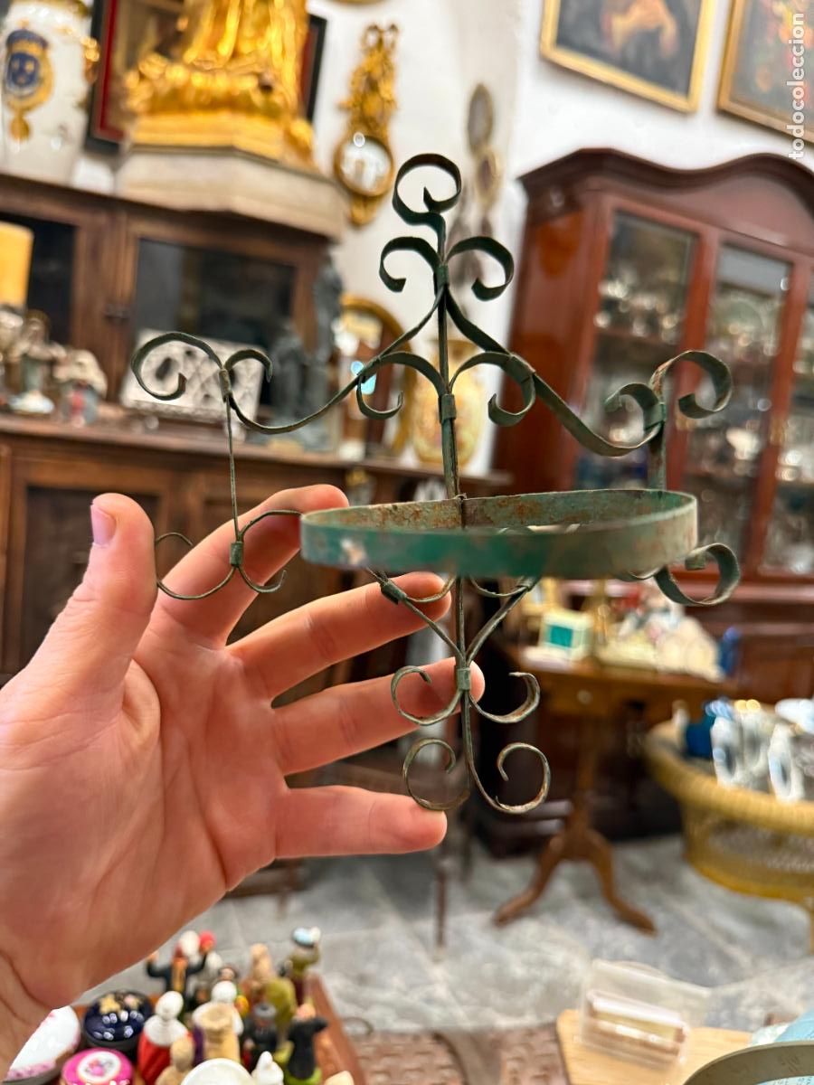 Antig&uuml;edades: ANTIGUO MACETERO DE METAL - MEDIDA 19X17 CM Y MACETA 8 CM