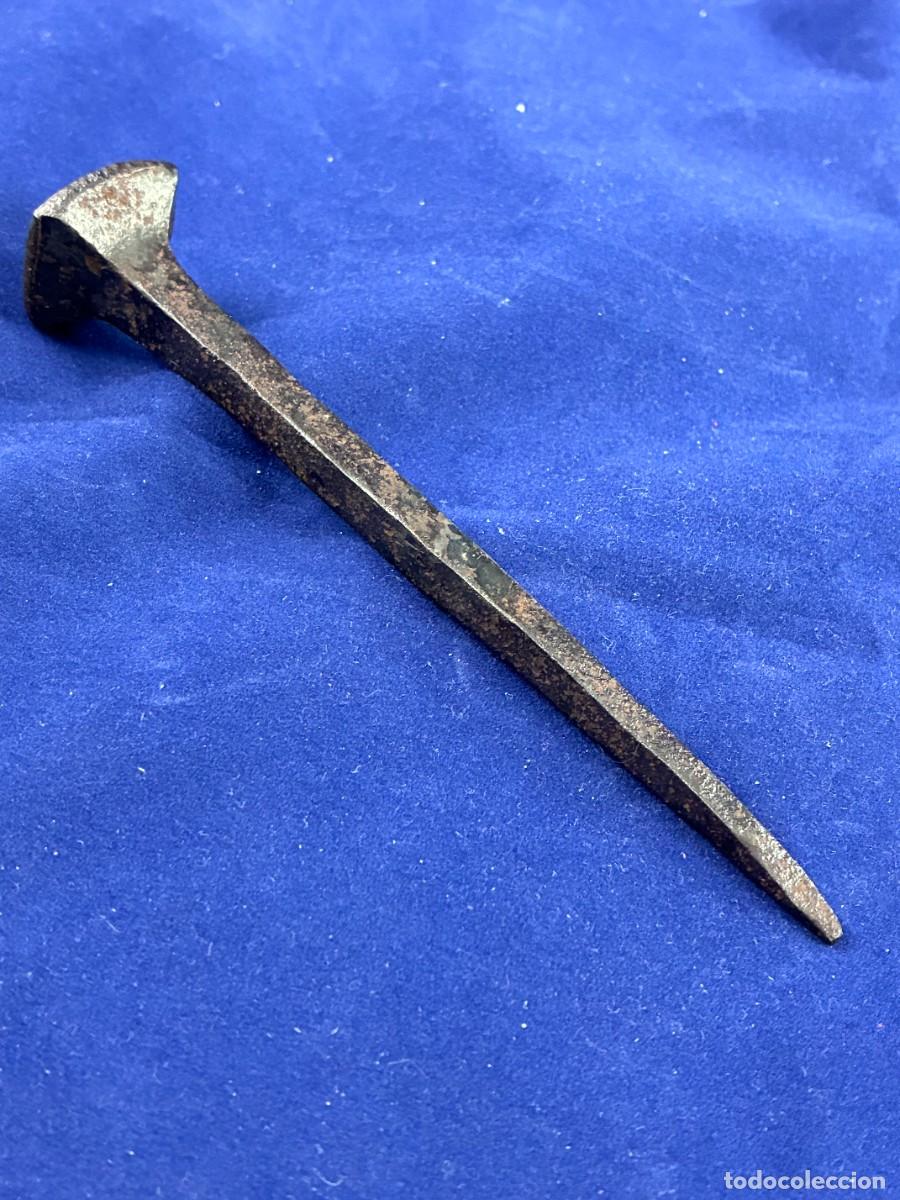 Antig&uuml;edades: Antiguo Clavo de Forja Siglo XVIII-XIX Artesanal Port&oacute;n Cabeza Facetada 13,5 cm Muy Buen Estado