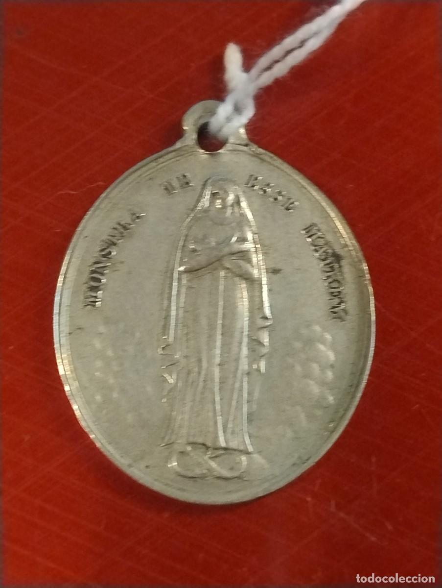 Antig&uuml;edades: Curiosa medalla Asociaci&oacute;n hijas de Mar&iacute;a, unos 3 x 2,50 cm