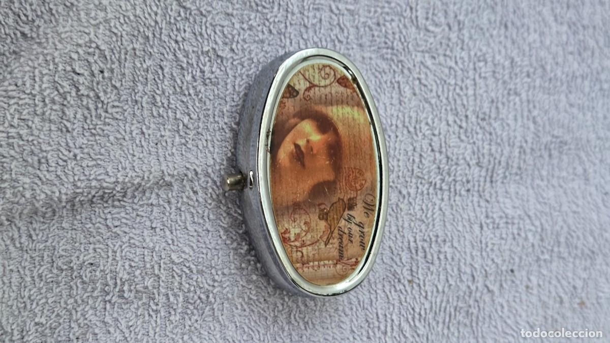 Antig&uuml;edades: peque&ntilde;o pastillero de metal