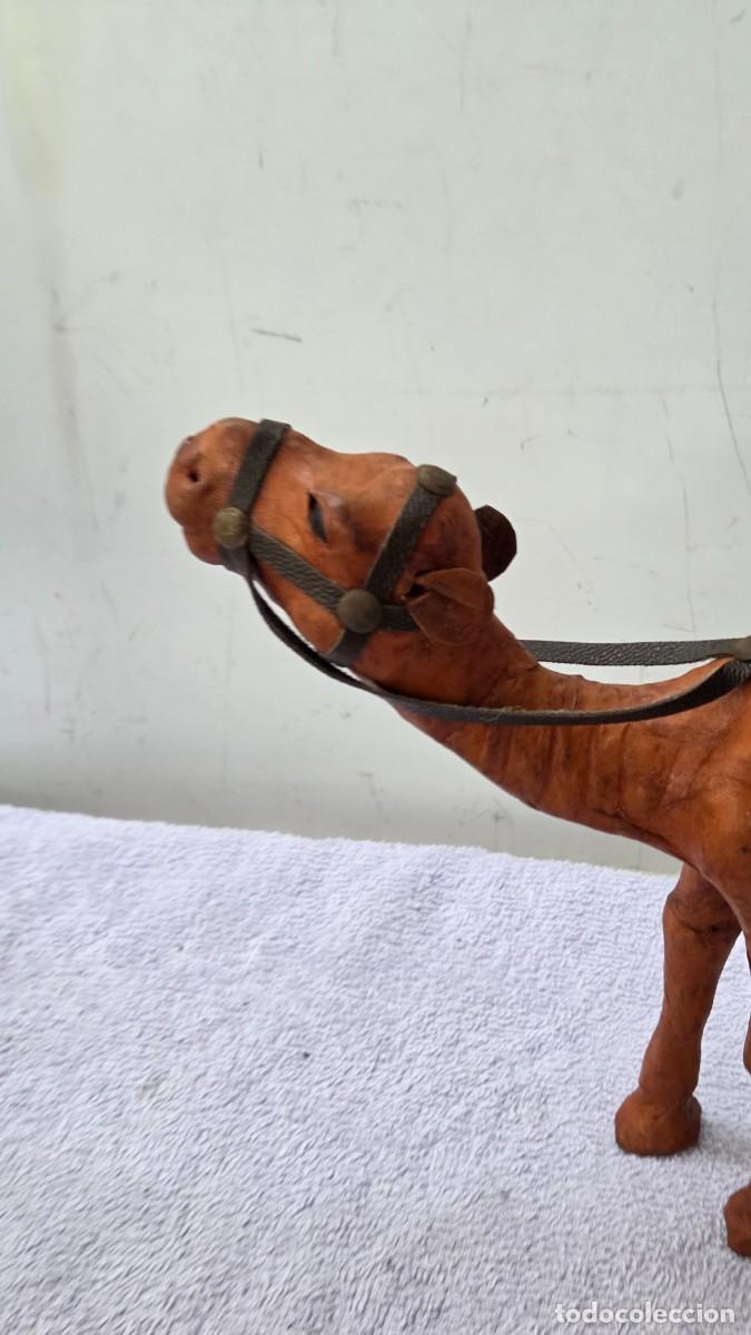 Antig&uuml;edades: camello hecho de cuero - Foto 2