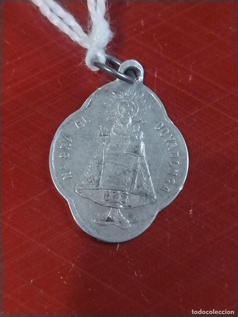 Antig&uuml;edades: Medalla de Nuestra Se&ntilde;ora de Covadonga. 2 x 1,50 cm