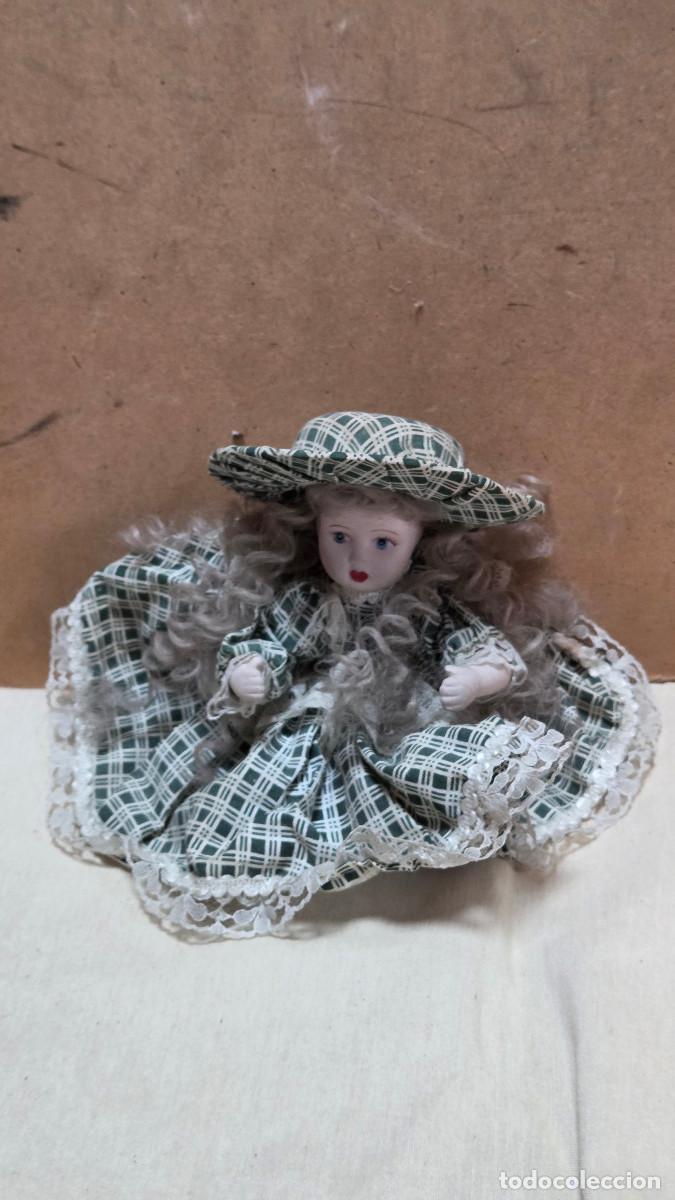 Antig&uuml;edades: mu&ntilde;eca de coleccion de porcelana - Foto 1