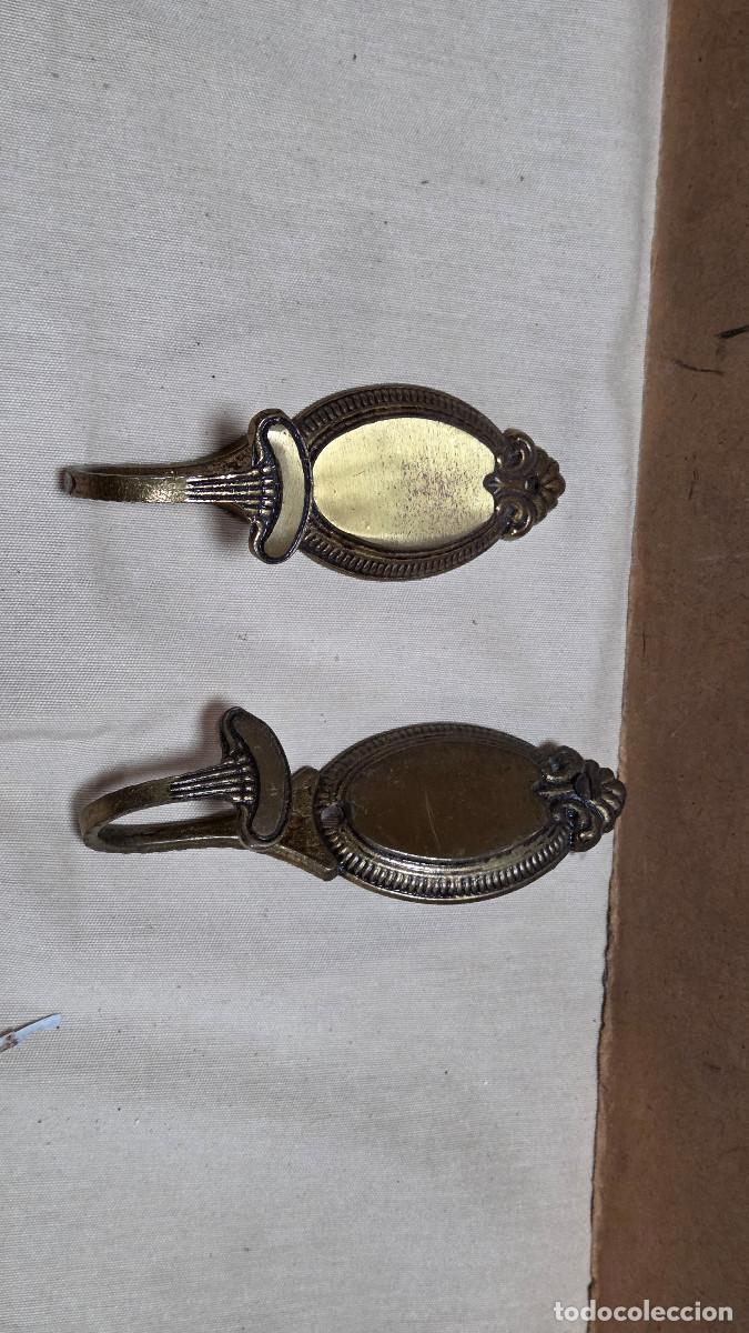 Antig&uuml;edades: 2colgadoes de metal de pared - Foto 2