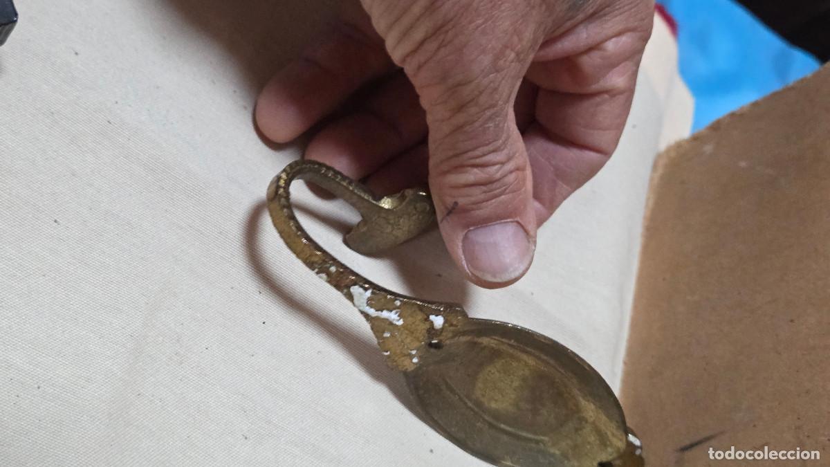 Antig&uuml;edades: 2colgadoes de metal de pared - Foto 3