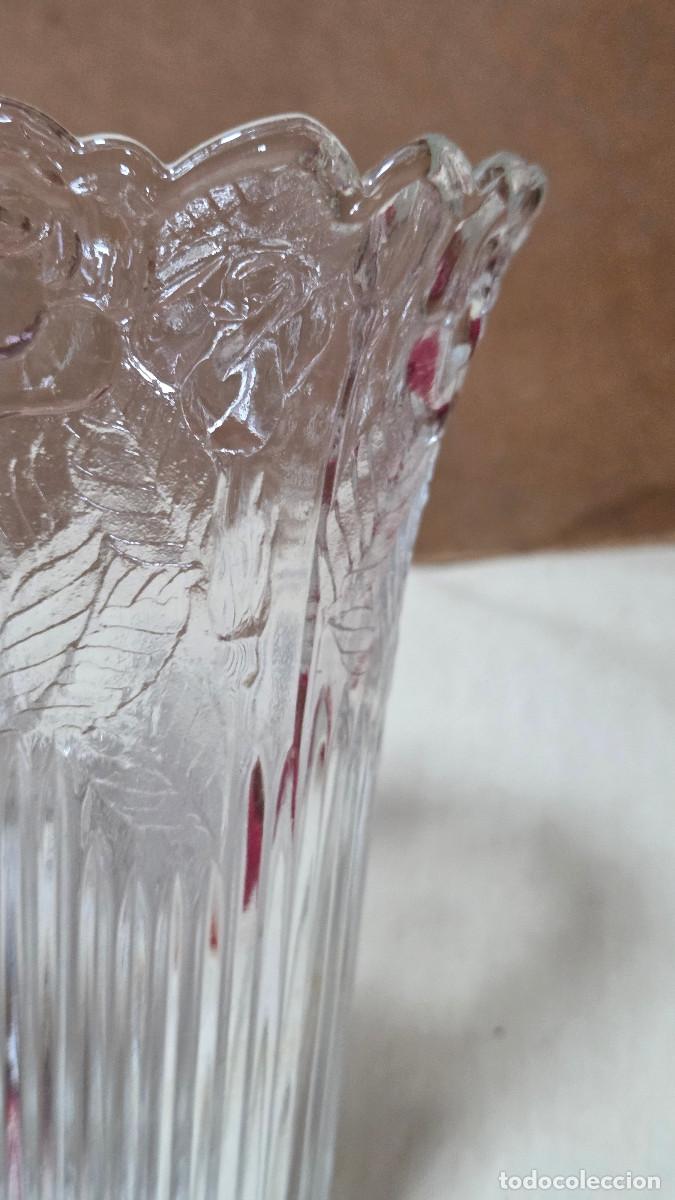 Antig&uuml;edades: jarron de cristal transparente - Foto 2