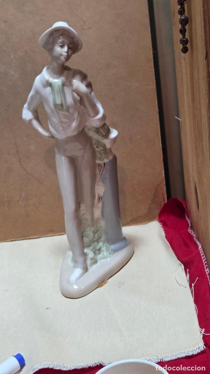 Antig&uuml;edades: figura de porcelana biscuis