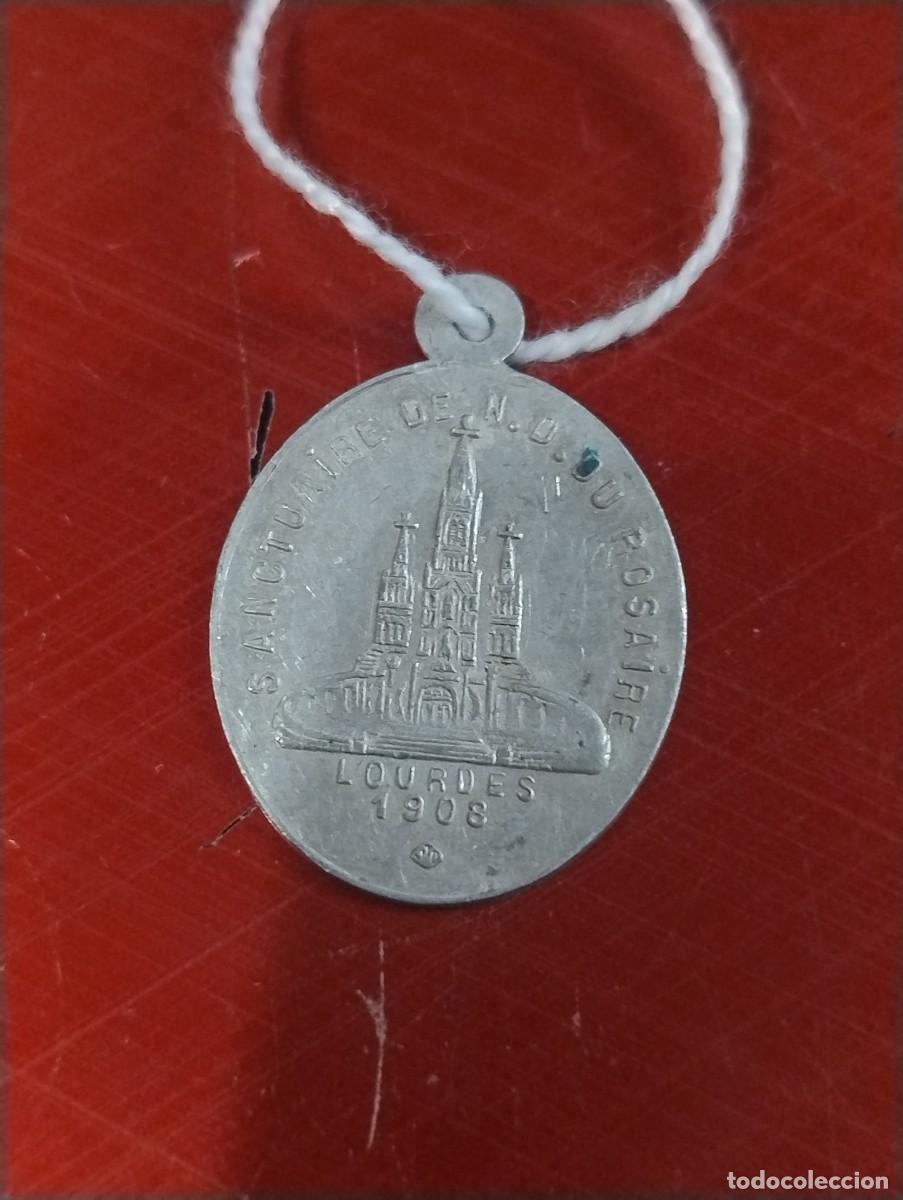 Antig&uuml;edades: Curiosa medalla del Santuario de Nuestra Se&ntilde;ora del Rosario. 1908 - 1958 Unos 2,50 x 2 cm